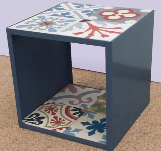 tavolino in mosaico di cemento