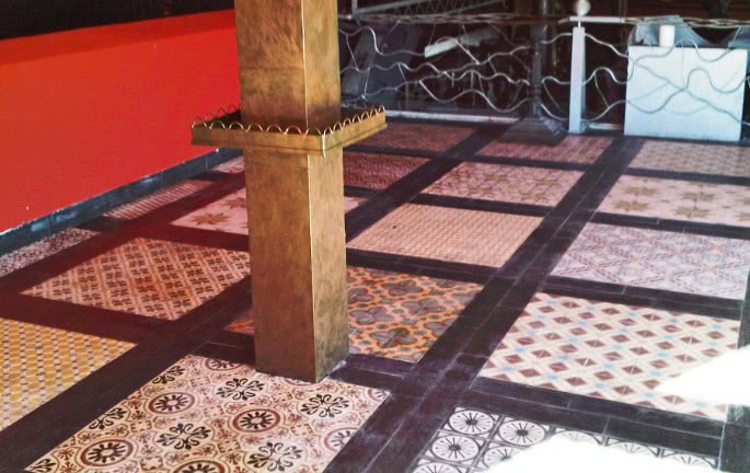 Combined mosaic of encaustic tiles slabs