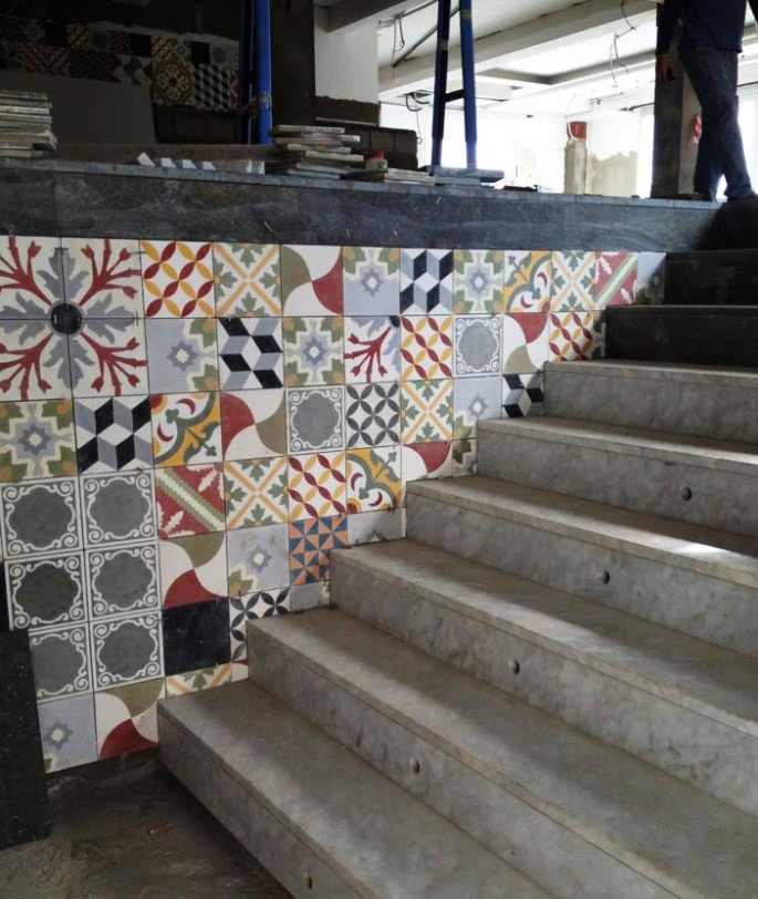 mosaicos nas escadas