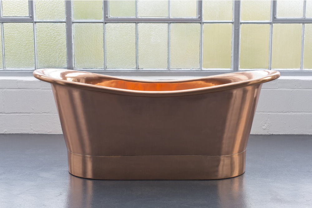 traditionelle Badewanne aus poliertem Kupfer