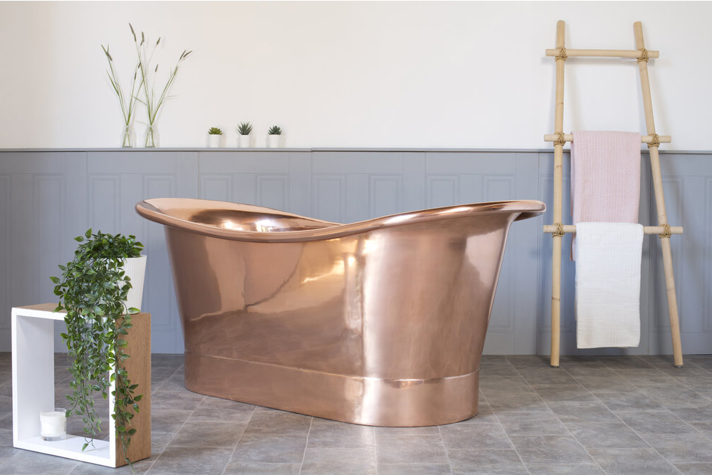 Free-standing copper bathtubs