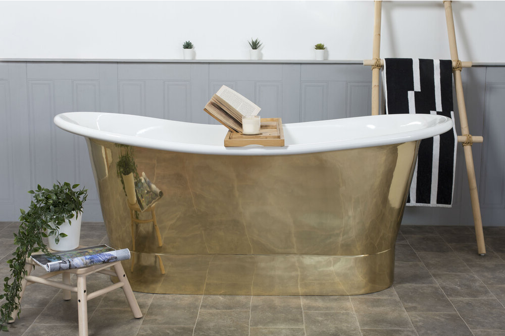 Free-standing copper bathtubs